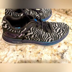 Sketchers Hyper Burst Running Shoe 🏃‍♀️